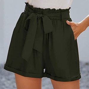 NWOT Army green paper bag belted shorts XL